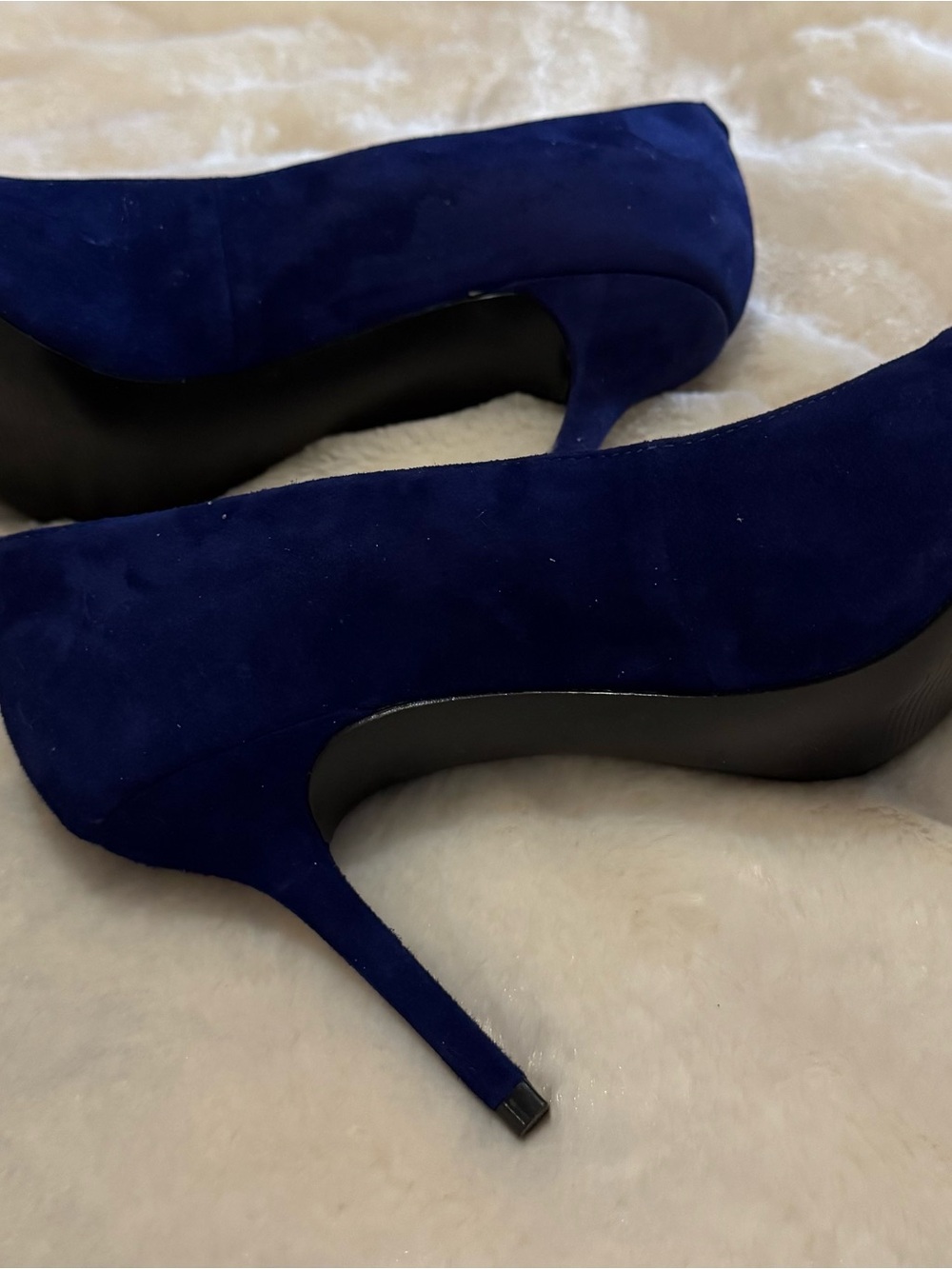 GUESS Royal Blue Suede Pointed-Toe Pumps